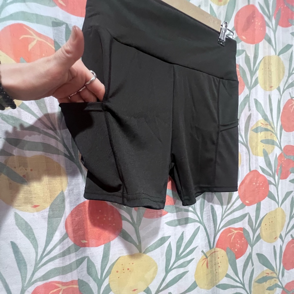 SHEIN Black Athleisure Women's Minimalist Active Biker Yoga Shorts Pockets - Picture 3 of 4